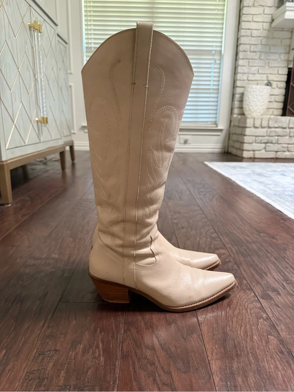 Nordstrom Agency Ivory Leather Western Boots - Women’s Size 9